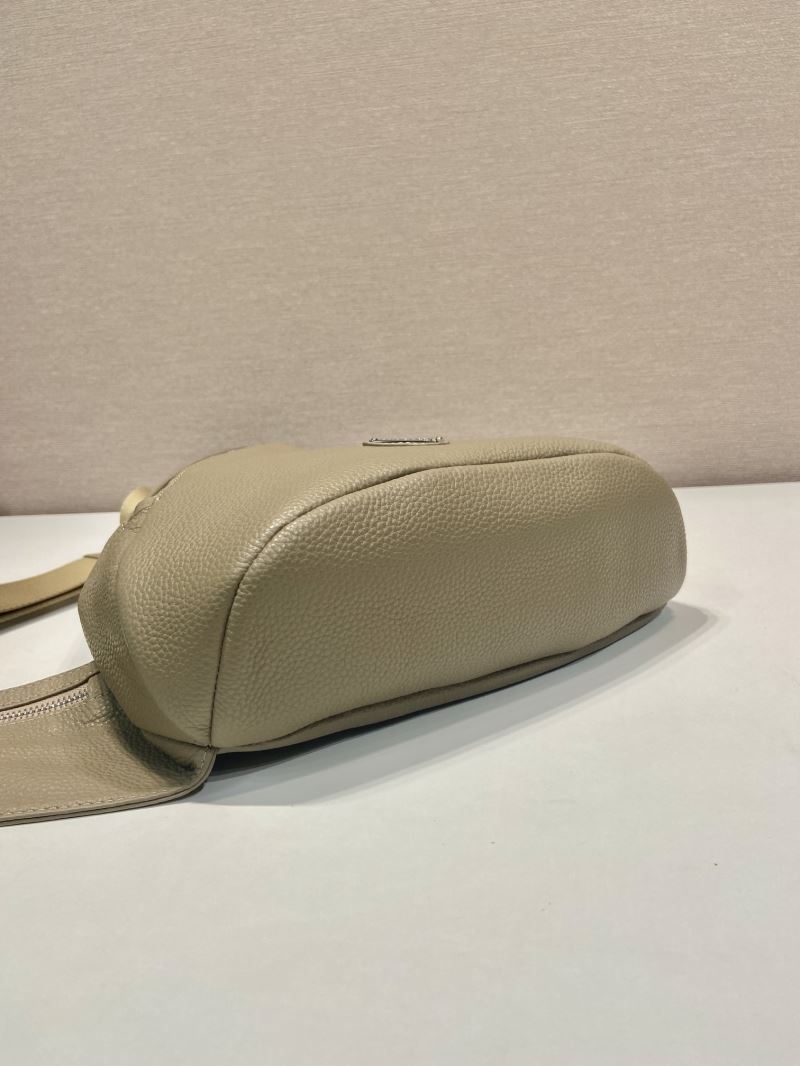 Pra*a waist chest packs